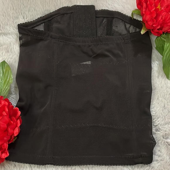 Black Lace Corset - Picture 4 of 10